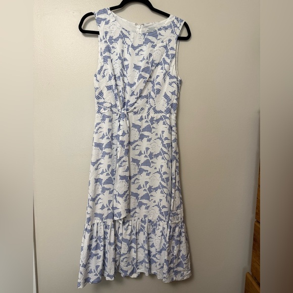 Vineyard Vines Dresses & Skirts - Vineyard Vines Sleeveless White and Blue Floral Tie-Front Midi Dress